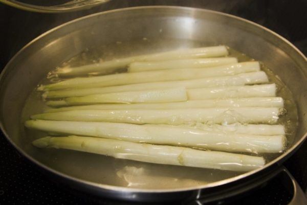 Boil white asparagus for at least 7 minutes in any white asparagus recipes. 