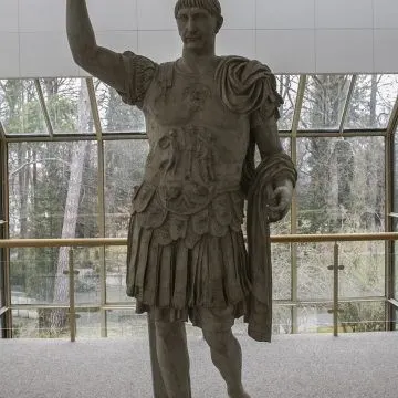Experiencing the frontiers of the Roman Empire with a statue at the Limes Museum Aalen.