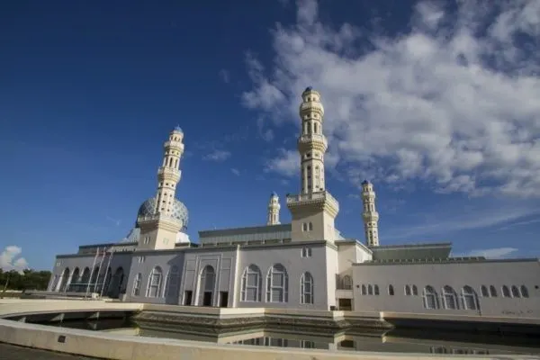 Exterior view of the City Mosque of Kota Kinabalu.