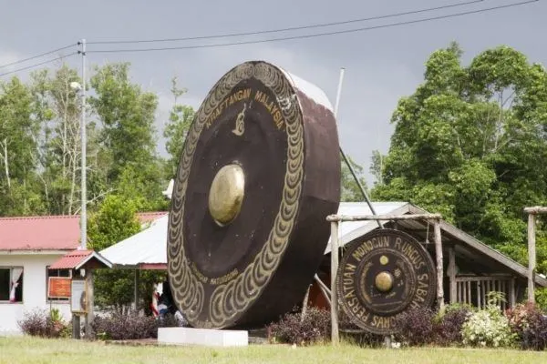 Enormous gong on display in Kampung Sumangkap.