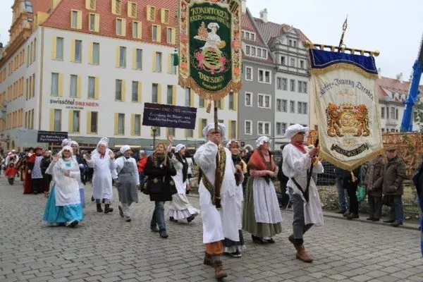 More parade walkers, this time from the Konditorei, or Bakeries.