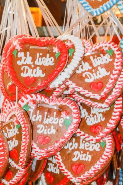 Ich liebe dich, or I love you found on some gingerbread hearts.