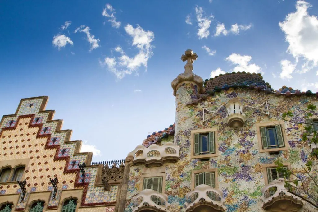 The colorful and ornate exterior of the Casa Batllo.