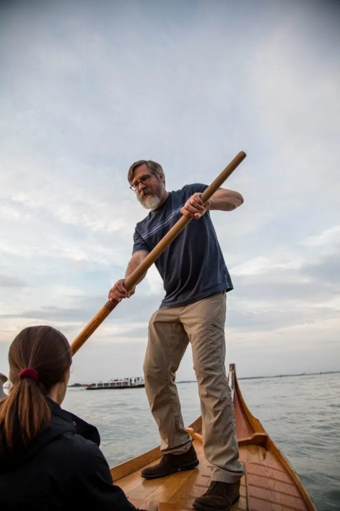 Jim takes the oar on the batellina.
