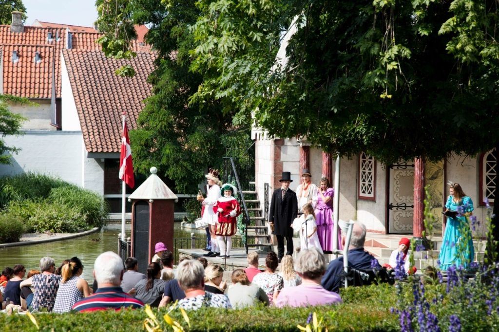 Free fairy tale theater in the summer in Odense.