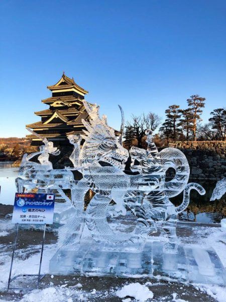 Ice sculpture of a tiger and dragon.