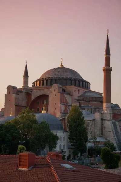 Hagia Sofia during the pink of sunset, an Istanbul must-see.