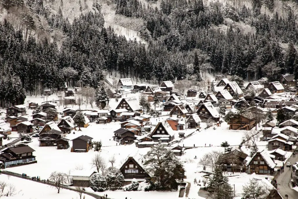 It's much more serene and peaceful in Shirakawa go in winter.