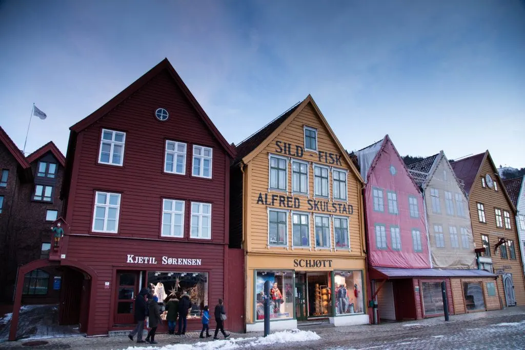 Snow on the streets of the prettiest row of buildings. Bergen in winter is beautiful! (Bergen im winter - sehr toll!).