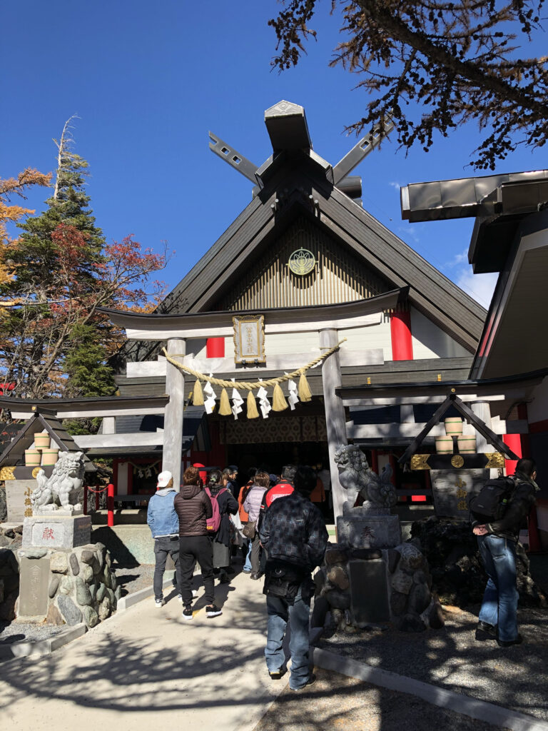 Komitake shrine attracts lots of Mt. Fuji climbers.